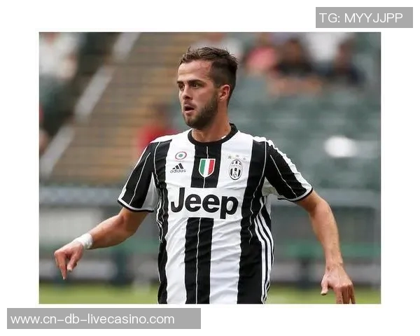 尤文图斯与巴萨中场对决解析球员表现与战术布局全景剖析 尤文图斯与巴萨中场对决解析球员表现与战术布局全景剖析